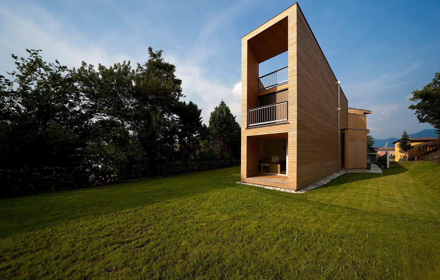 Modernes ökologisches Holzwohnhaus
